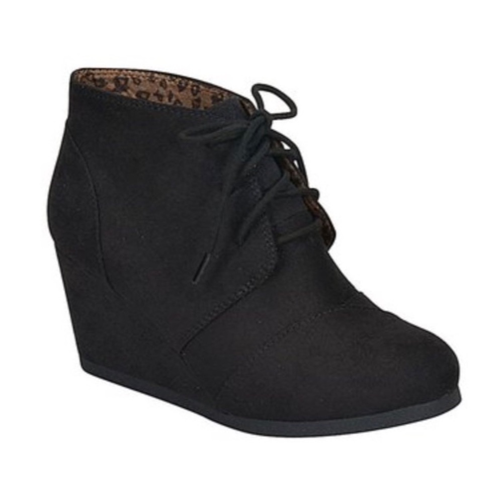 🖤New🖤 city classified faux suede black booties